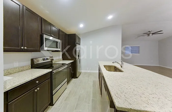 227 Pennfield St — Photo 5
