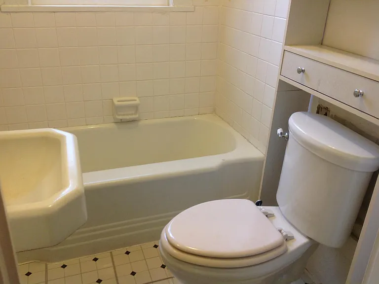 319 S Witt St #UPSTAIRS — Photo 4