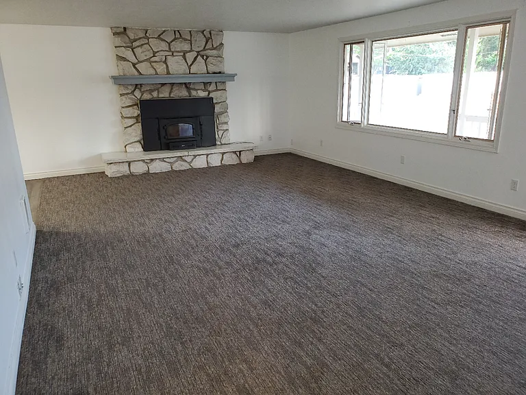 412 N Lilac Ln — Photo 5