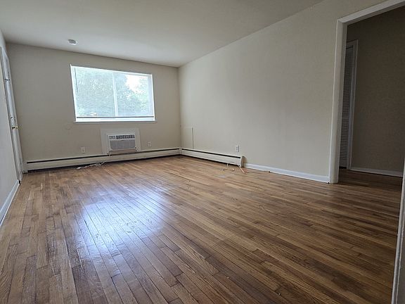 5th image of 3208 Ellwood Ave APT B