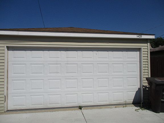3rd image of 1428 S 56th Ct