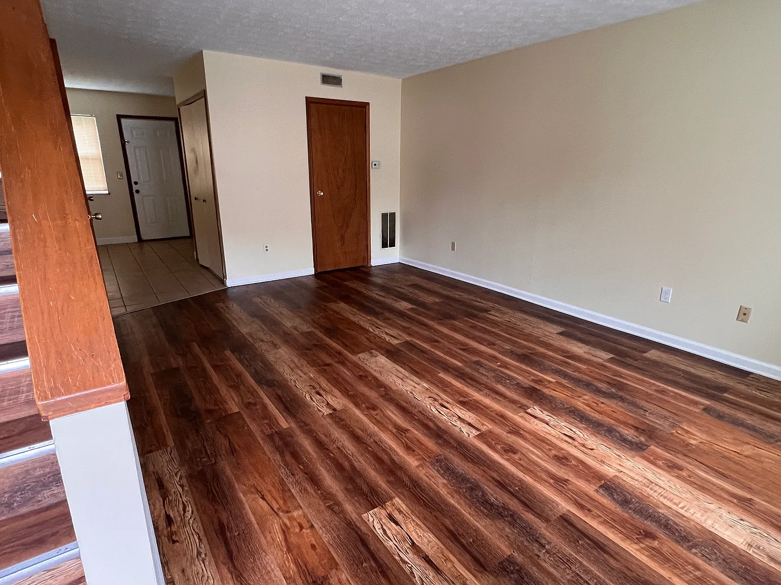 2 bed, 1.5 bath, 960 sqft, $1,100 — Photo 3