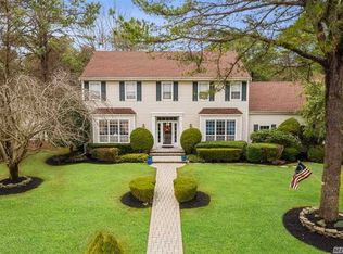 27 Pheasant Run Ln, Dix Hills, NY 11746