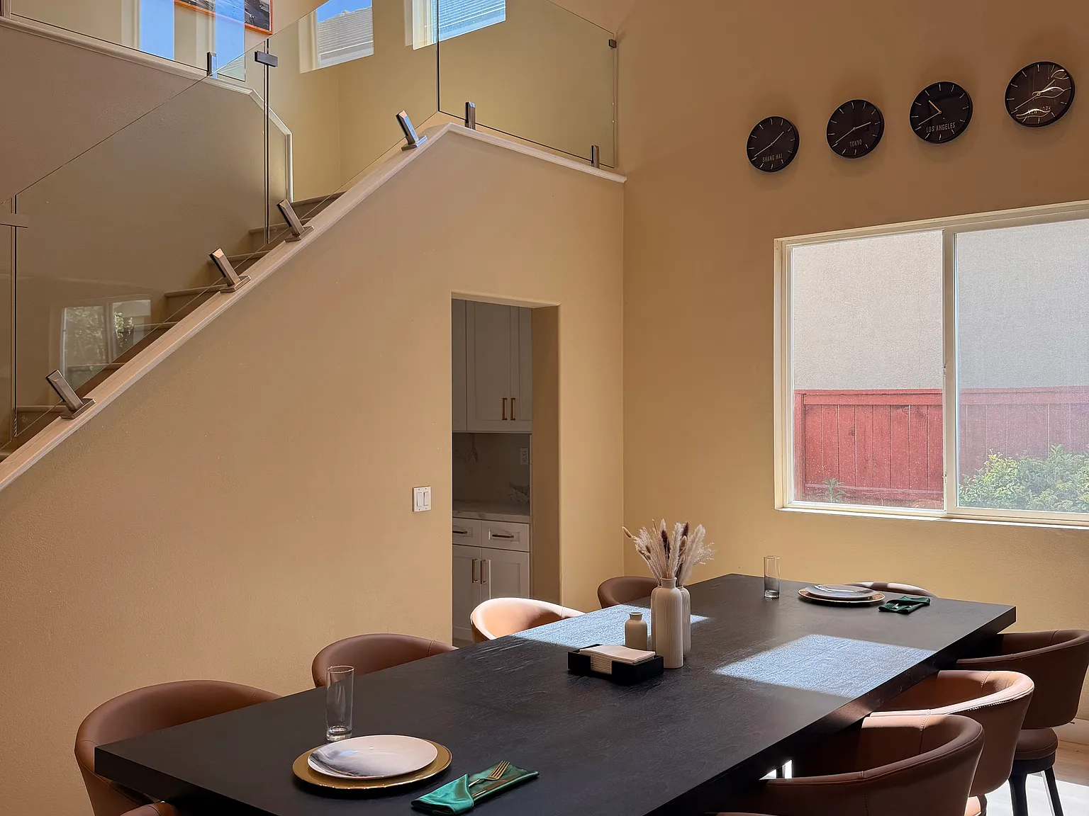 5 bed, 4187 sqft, $1,299 — Photo 2