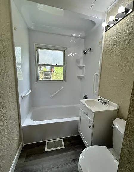 2823 Cleveland Ave — Photo 4