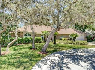 2921 Clubhouse Dr, Plant City, FL 33566