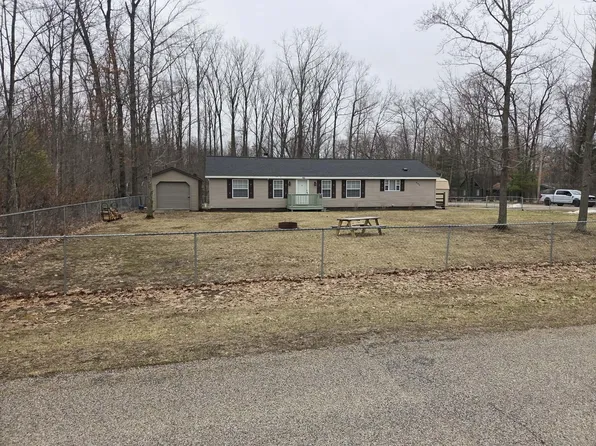 405 Beacon Ln, Roscommon, MI 48653