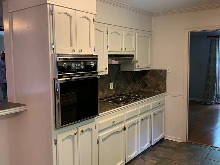 755 Burgin Ave — Photo 5