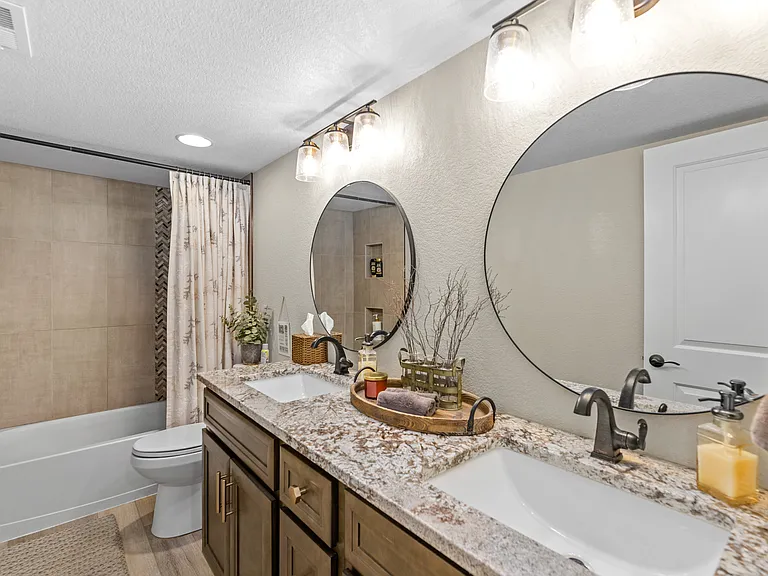 3175 Hamal Cir #B — Photo 20