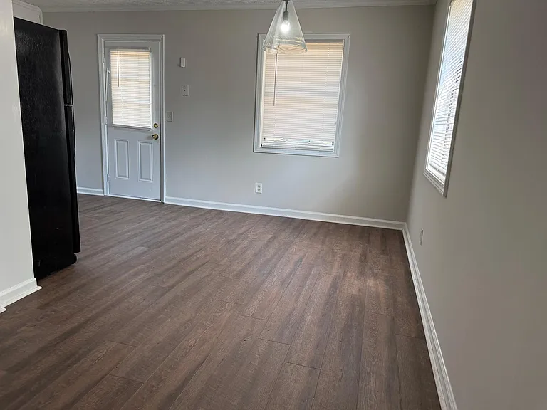 1915 Patterson Cir — Photo 6