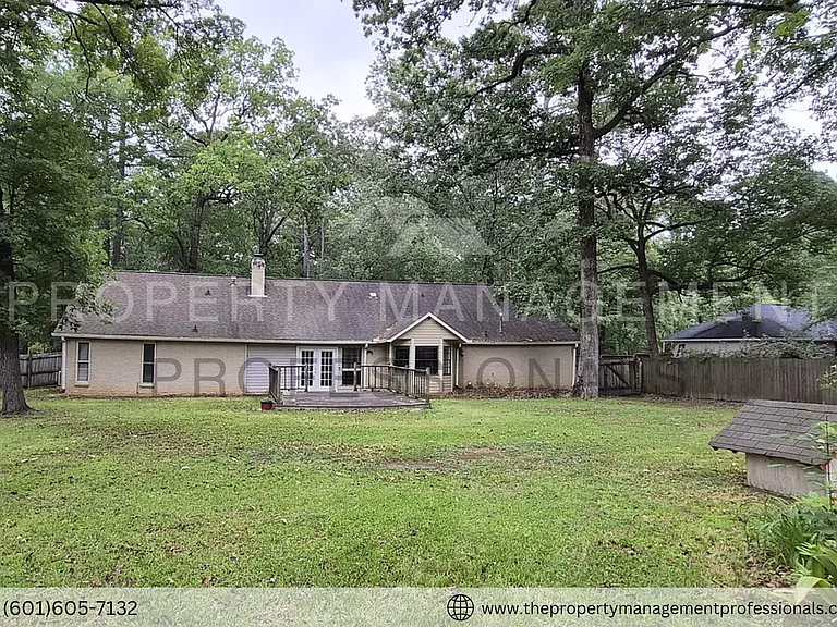 1102 Martin Dr — Photo 23