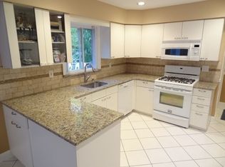 31 Eastwood Blvd, Manalapan, NJ