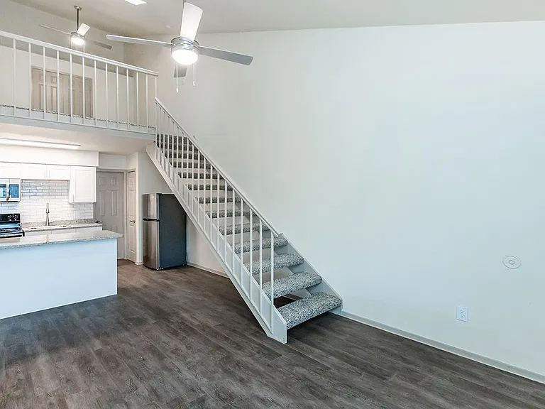 1306 N Main St — Photo 9