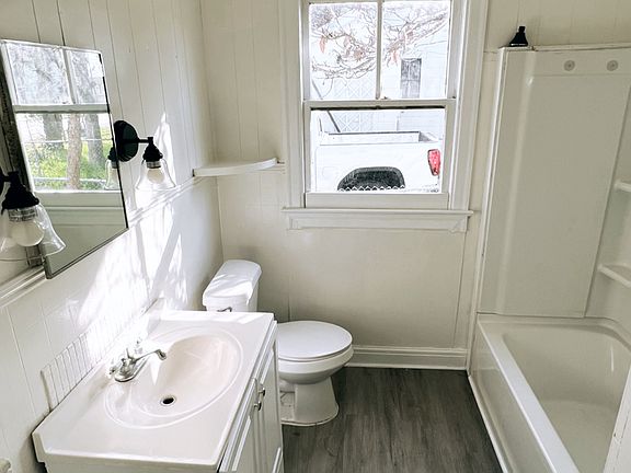 3rd image of 924 Buford St #924