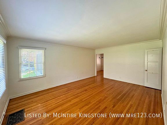 4th image of 220 S Oakland Ave APT A