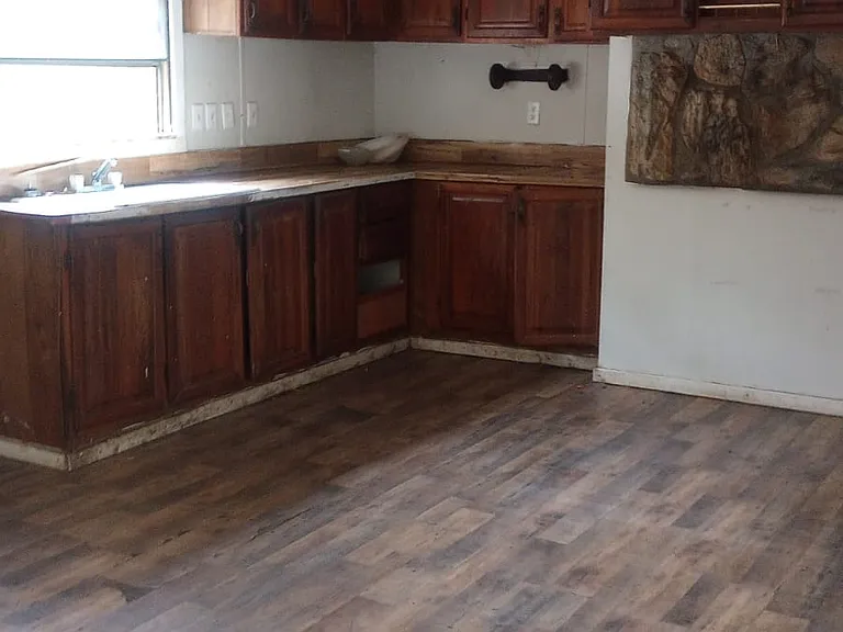 667 Lakewood Dr — Photo 2