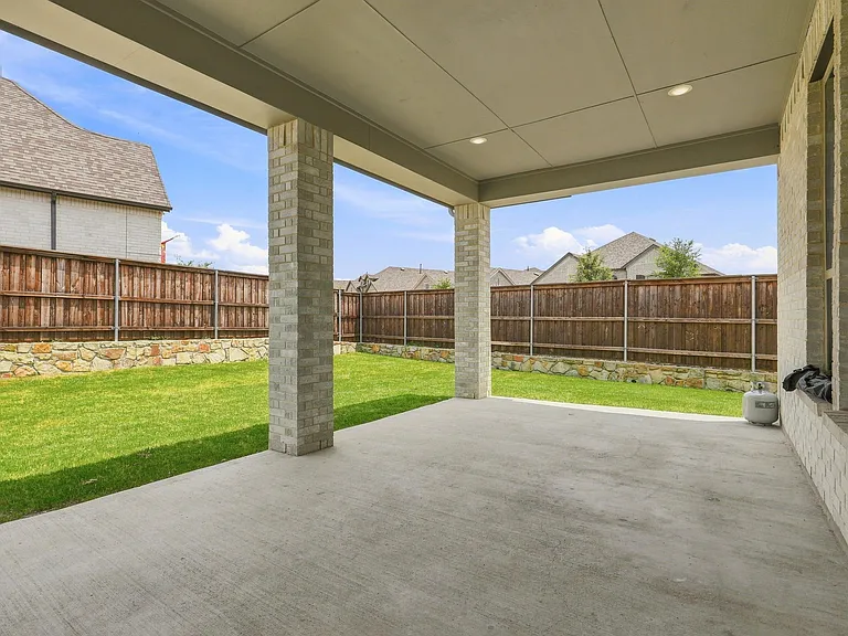 2408 Doncaster Dr — Photo 31
