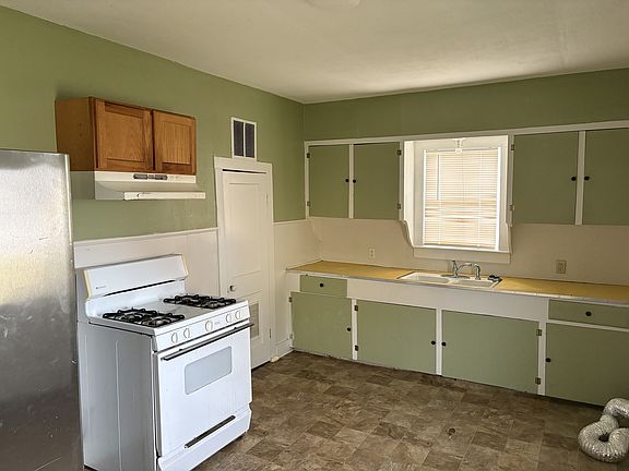 4th image of 505 E Main St