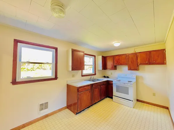 72 Heineberg Dr #100, Colchester, VT 05446