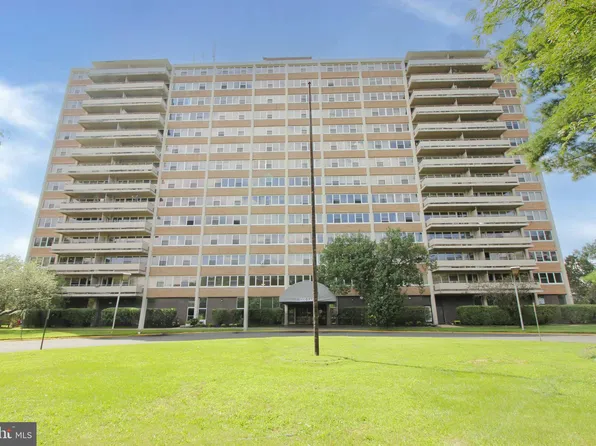 204 Barclay Towers, Cherry Hill, NJ 08034