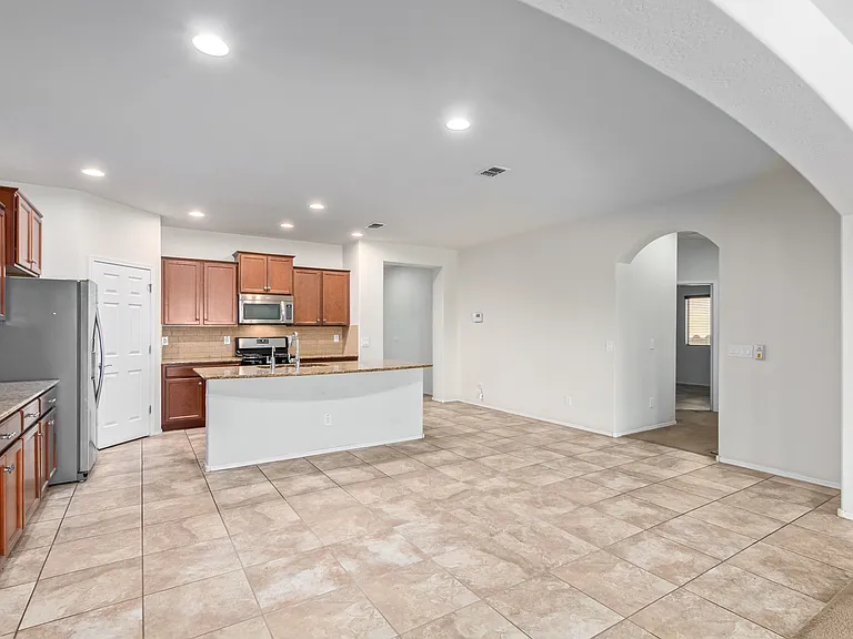 1019 W Spur Dr — Photo 6