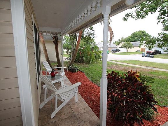 3rd image of 126 N Aberdeen Cir