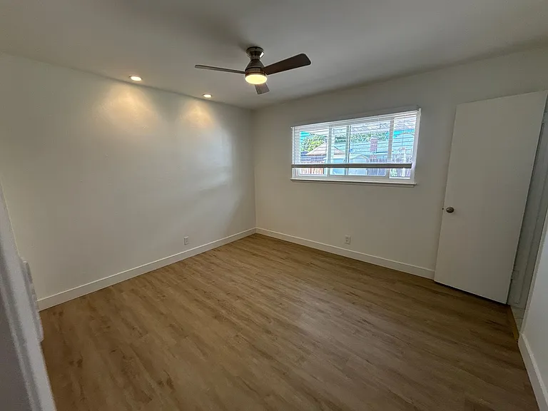 1419 Yolanda Ct — Photo 12