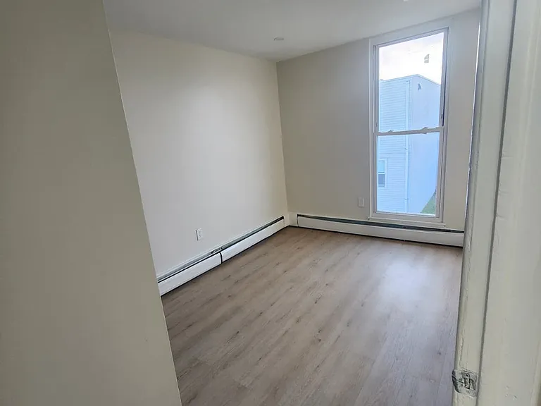 2200 Hamilton Ave — Photo 17