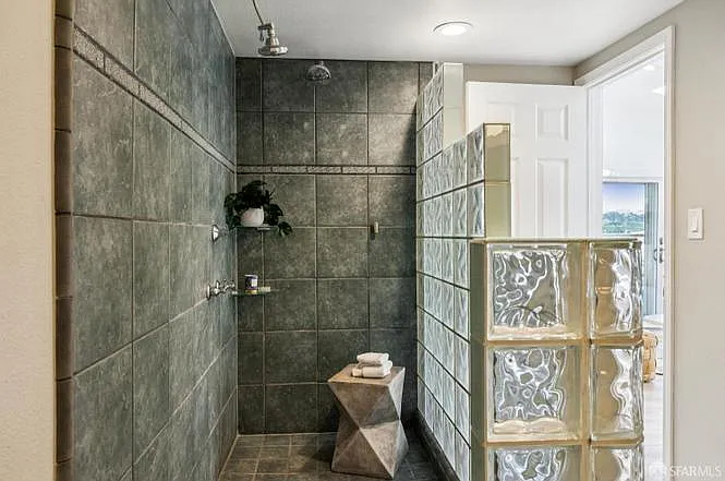 3350 Carlyle Ter — Photo 31