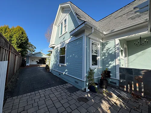211 Stanford Ave Photo 1