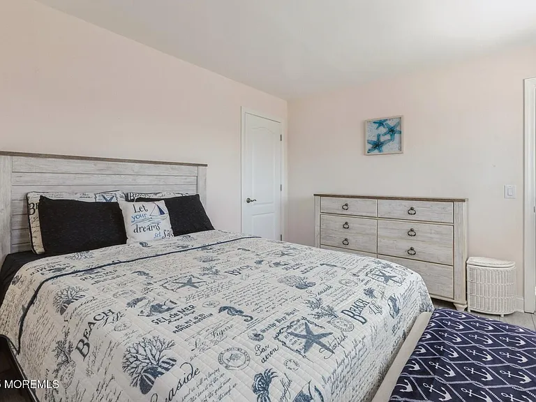 22 Longpoint Dr — Photo 10