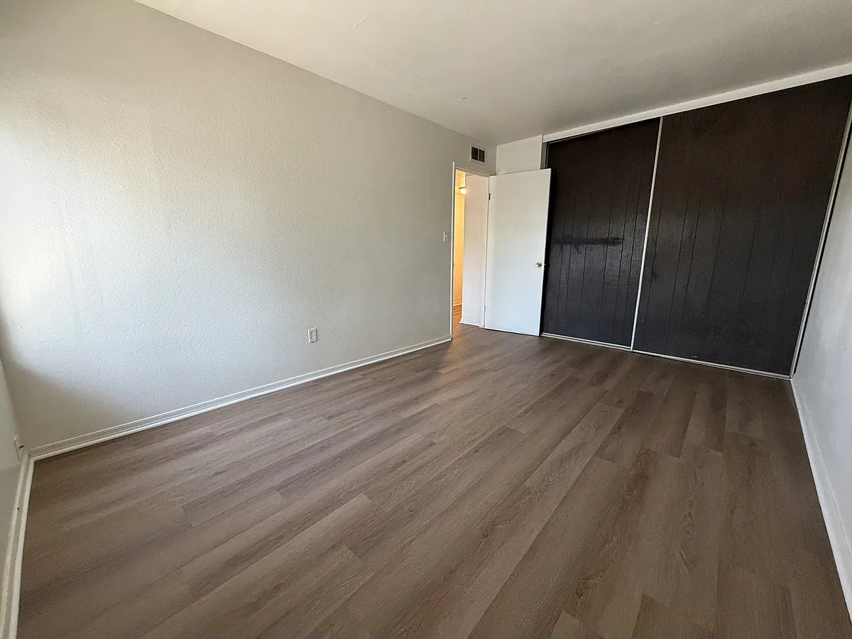 5910 W. Golden Ln. — Photo 4