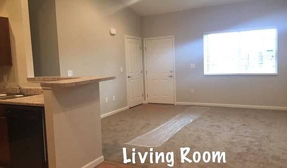 3rd image of 3086 Foxbridge Dr