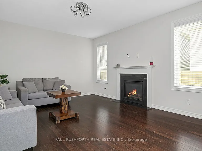 54 Moonbeam St — Photo 2