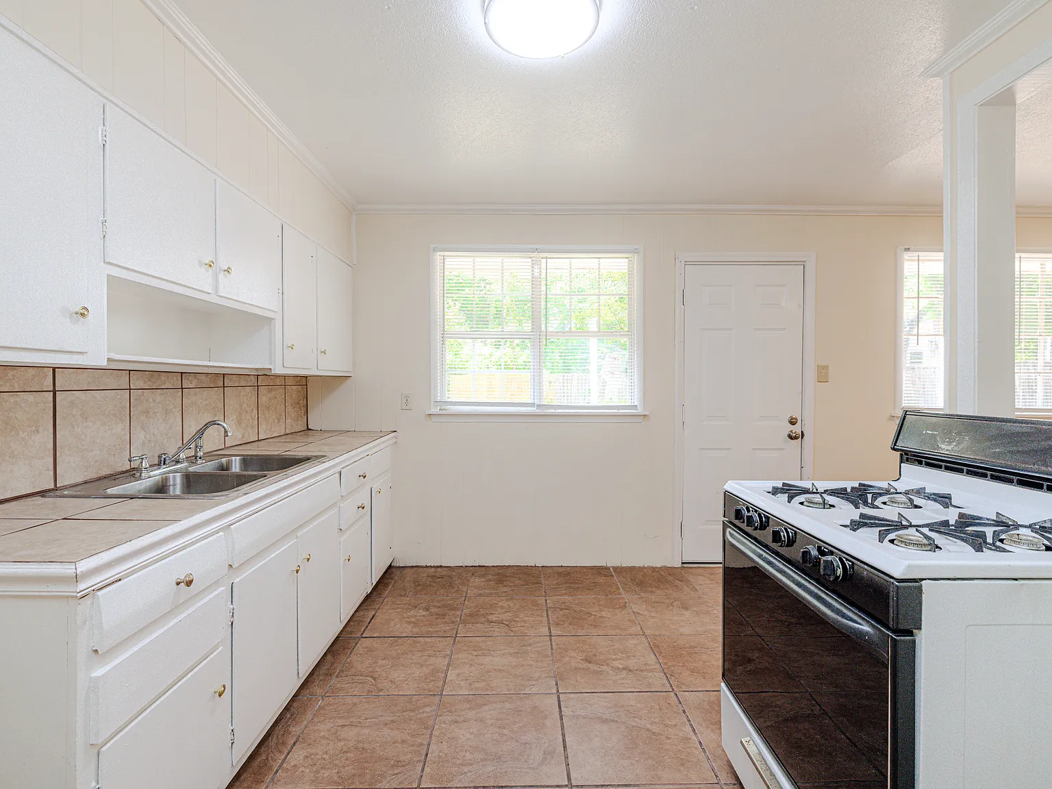 Engleside Dr — Photo 3