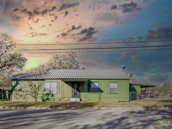 921 Robertson St, Gonzales, TX 78629