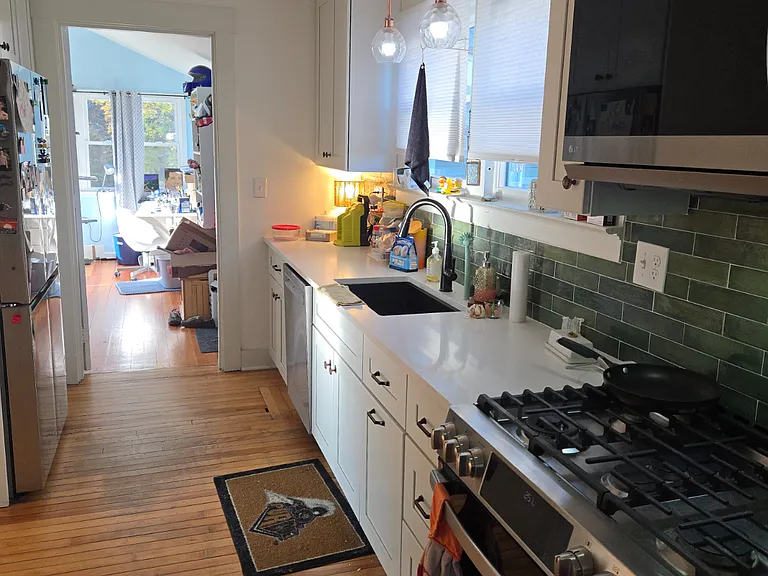 114 E Main St — Photo 4
