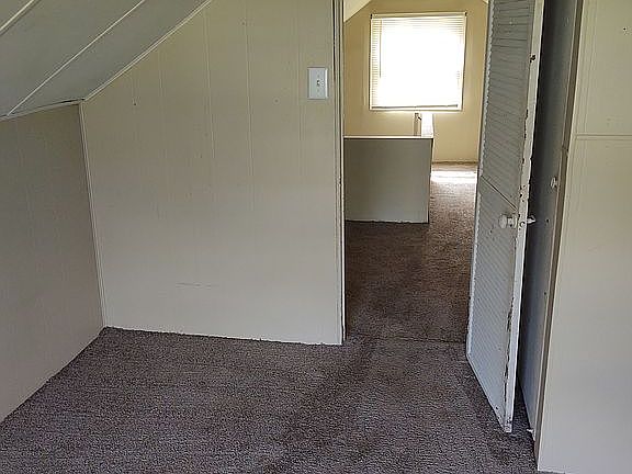 3rd image of 593 S Green St