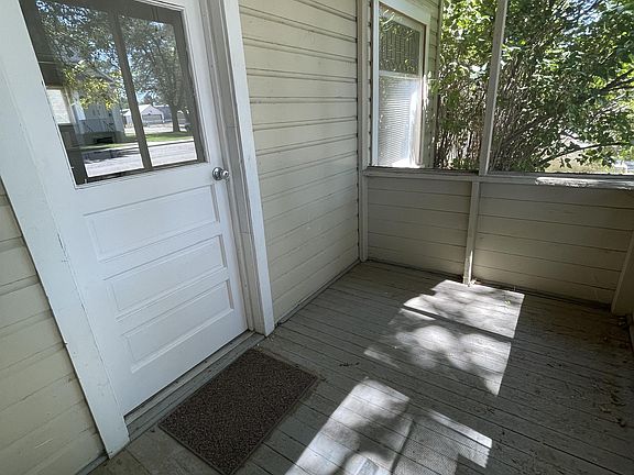 3rd image of 1117 Robertson Ave