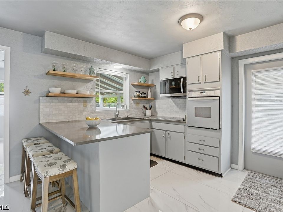 1st image of 372 Altamont Ave