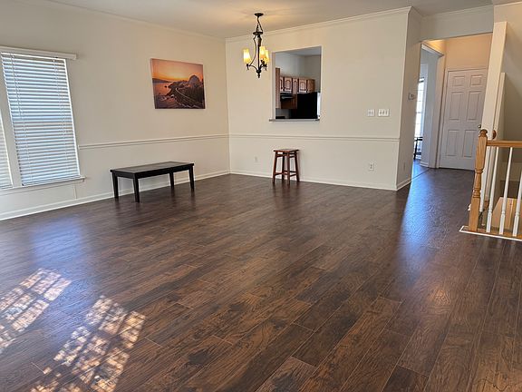 2nd image of 989 Tiger Ln #989