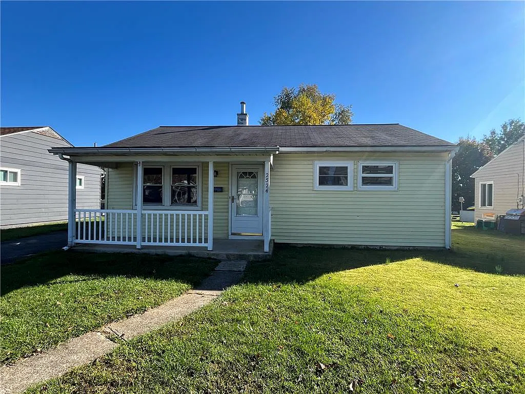 2 bed, 1.0 bath, 768 sqft, $1,950 — Photo 1