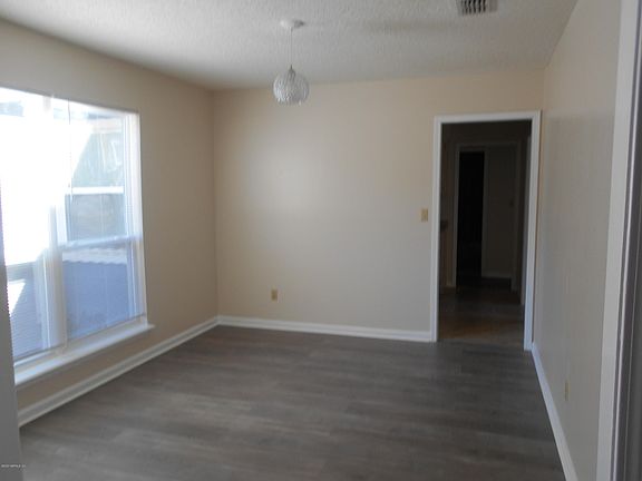 5th image of 3293 Laurel Grv S