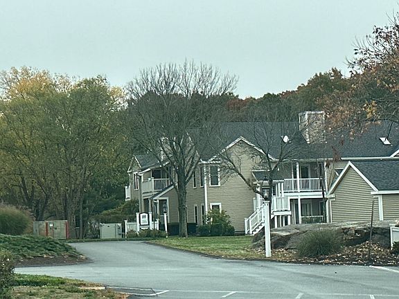 4th image of 53 Bradford Commons Ln