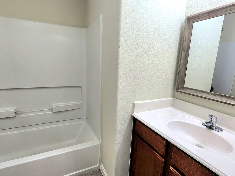 712 Lazy Crest Dr — Photo 8