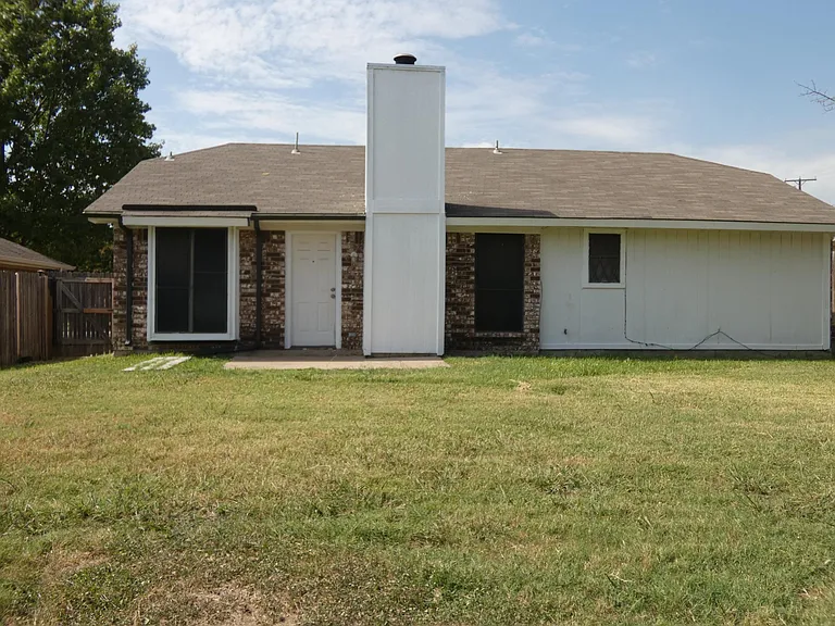 Meadowbrook Dr — Photo 14