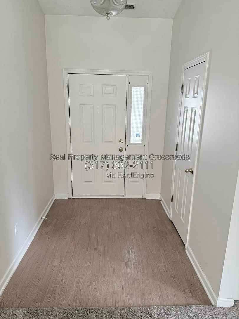 3 bed, 2.0 bath, 1390 sqft, $2,000 — Photo 2