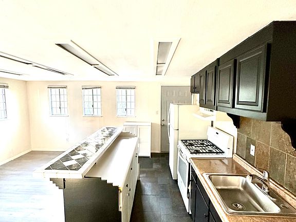 5th image of 324 W Washington St #1