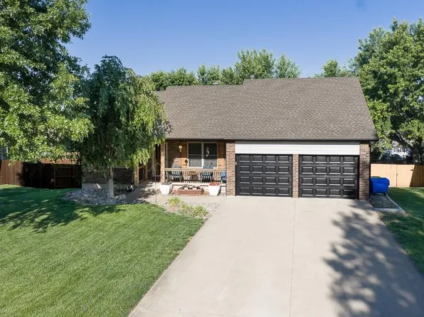190 Rawlings Dr, Tonganoxie, KS 66086