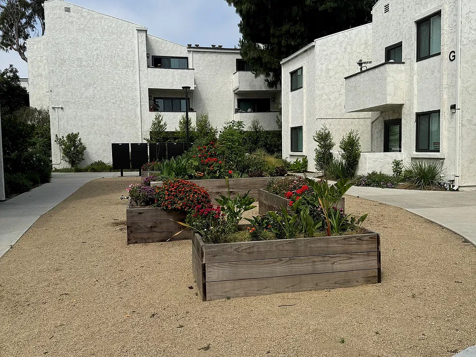 Woodman Arleta Apartments